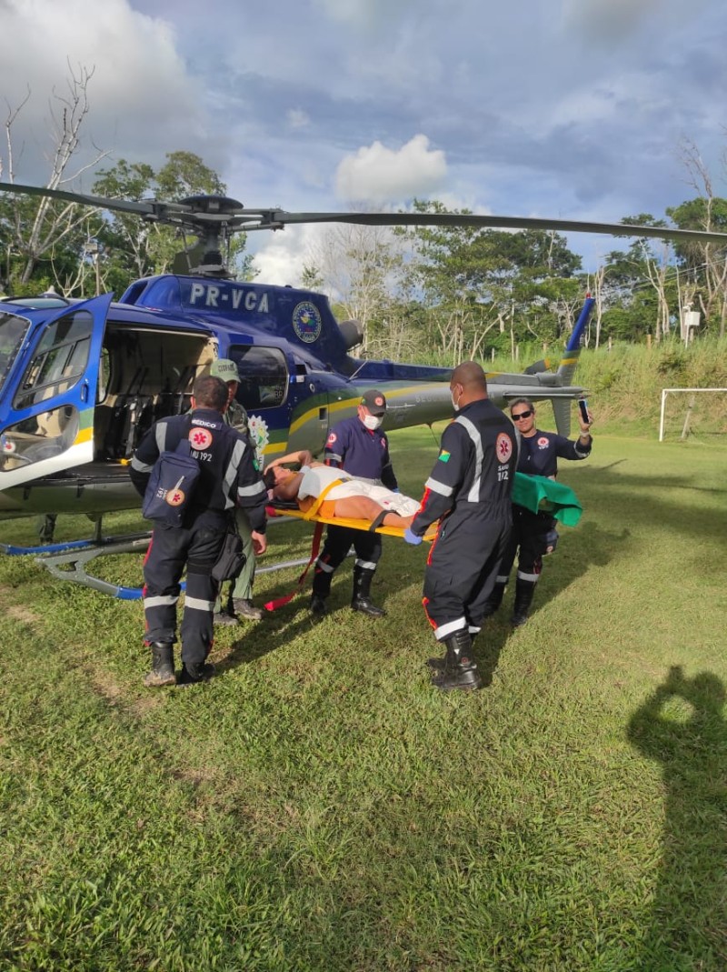 Samu e Ciopaer realizam resgate aéreo de mãe e bebê indígenas em aldeia no interior do Estado