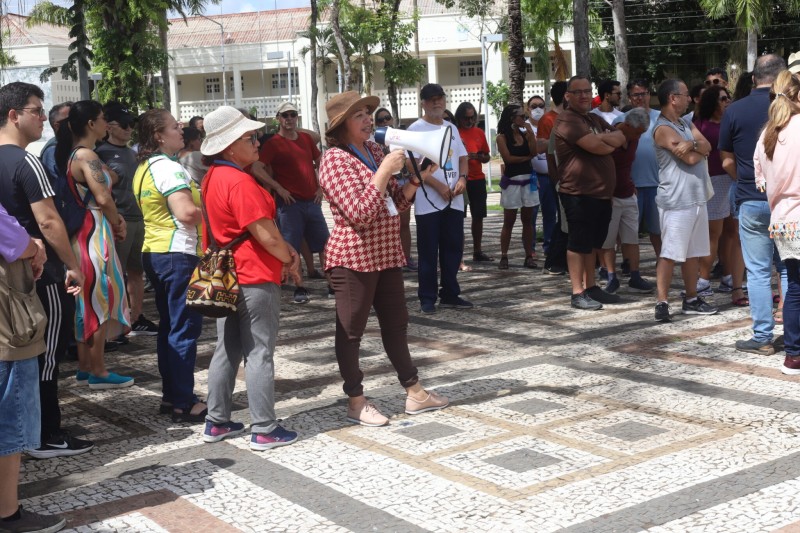 City tour apresenta pontos históricos de Rio Branco para grupo de docentes de outros estados