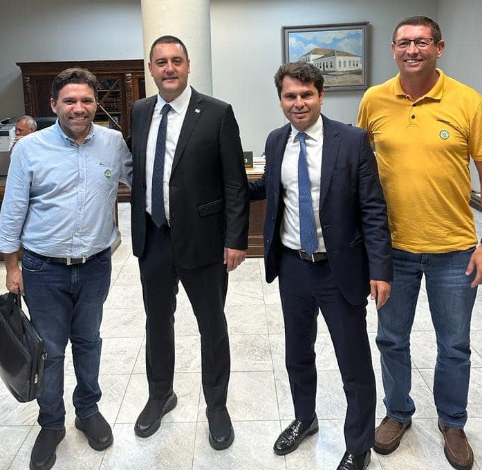  Prefeito Dr. Antonely, vice Ulisses e deputado Alexandre Curi em encontro com governador Ratinho Junior