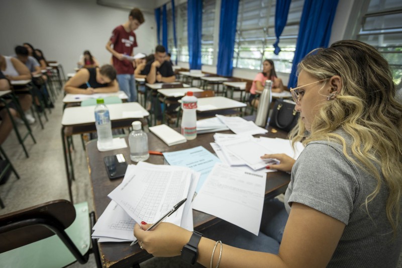 UEM divulga gabarito provisório do vestibular; lista de aprovados será divulgada em março