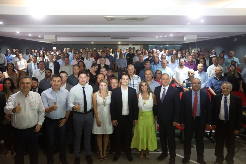Governo do Estado debate regionalização do tratamento de água e esgoto com prefeitos