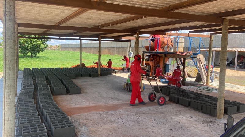 Presídio de Uberlândia inaugura fábrica de artefatos de concretos  