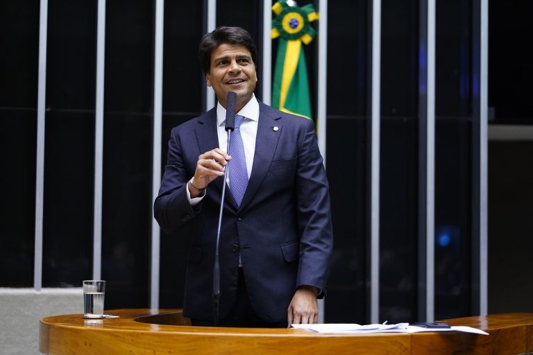 Câmara aprova MP sobre benefício fiscal para remessa de recursos ao exterior