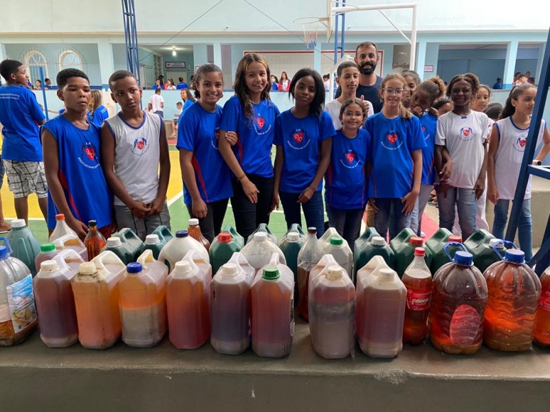ESCOLA RECOLHE 162 LITROS DE ÓLEO USADO DENTRO DO PROJETO RECICLA GUAÇUÍ