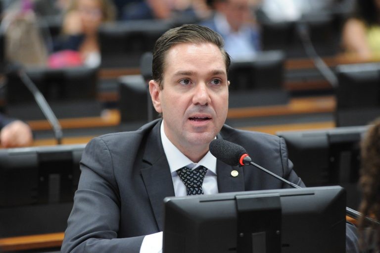 Projeto determina que termelétrica fóssil pague compensação social a comunidades