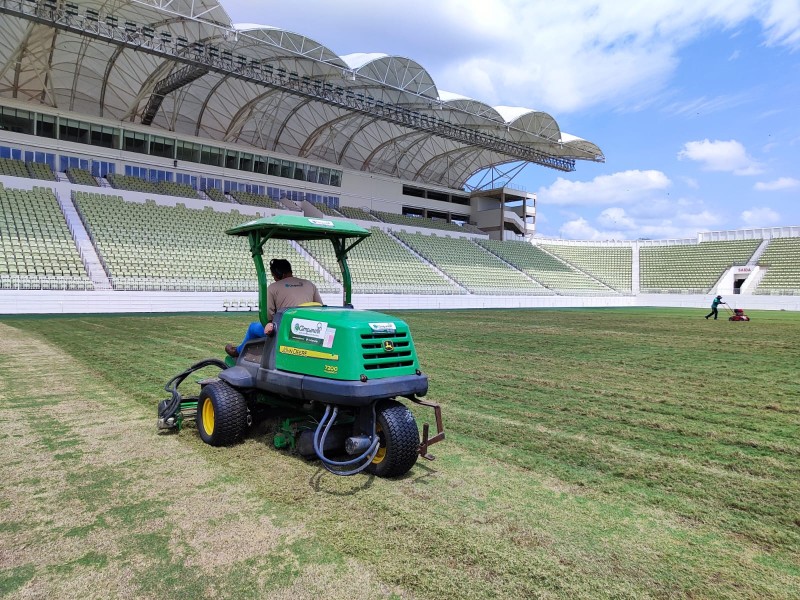 Com intervalo de jogos, Arena Romeirão intensifica trabalhos no gramado