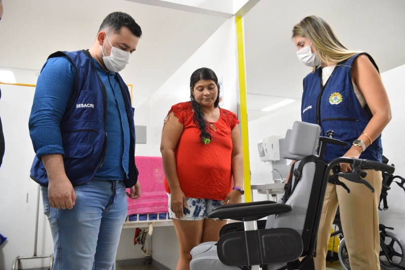 Saúde do Acre realiza a entrega de cadeiras de rodas no Hospital da Criança