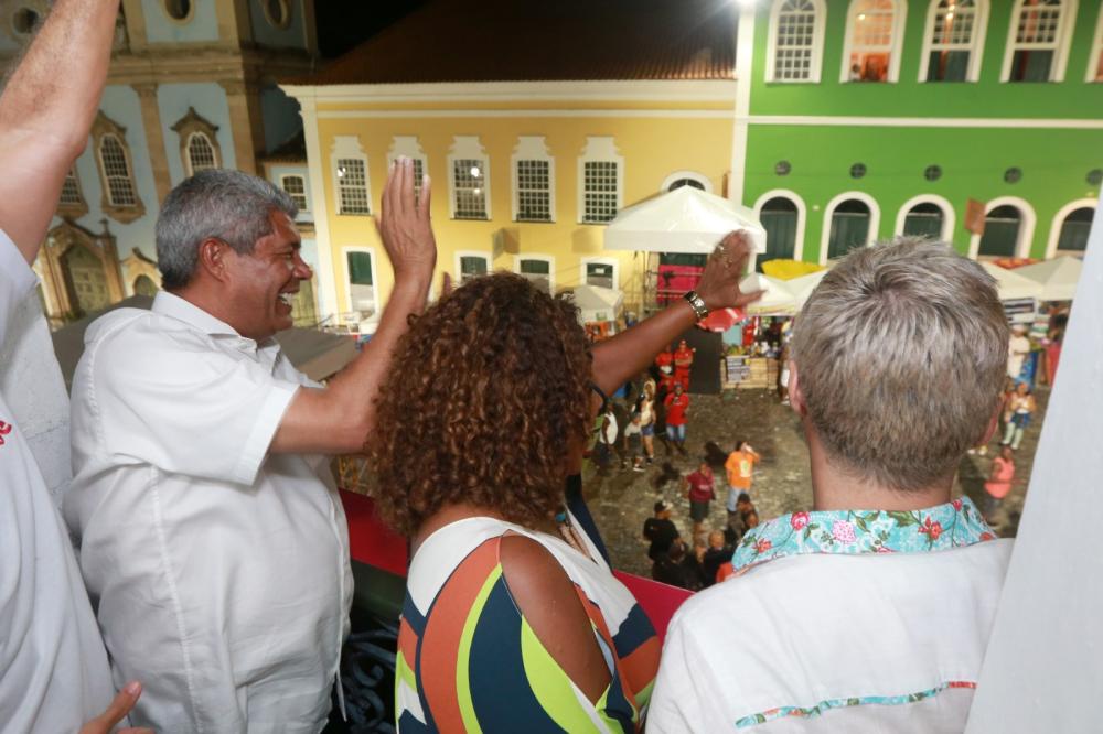 Governador e ministra da Cultura prestigiam Carnaval do Pelourinho.