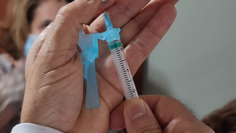 Secretaria da Saúde distribui vacina bivalente contra covid na quinta (23)