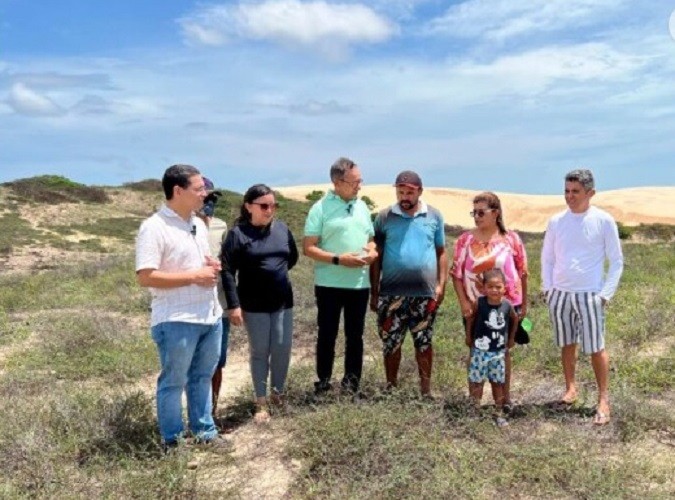 Secretário Daniel Oliveira acompanha contenção das dunas em Ilha Grande