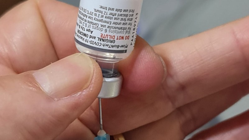 Segundo reforço da vacina contra a covid-19 reduz ainda mais risco de morte pela doença, aponta levantamento feito no RS