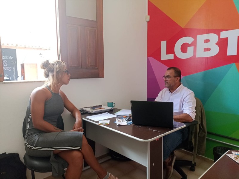 Centro de Direitos Humanos presta assistência jurídica e psicológica a mulher que denunciou transfobia