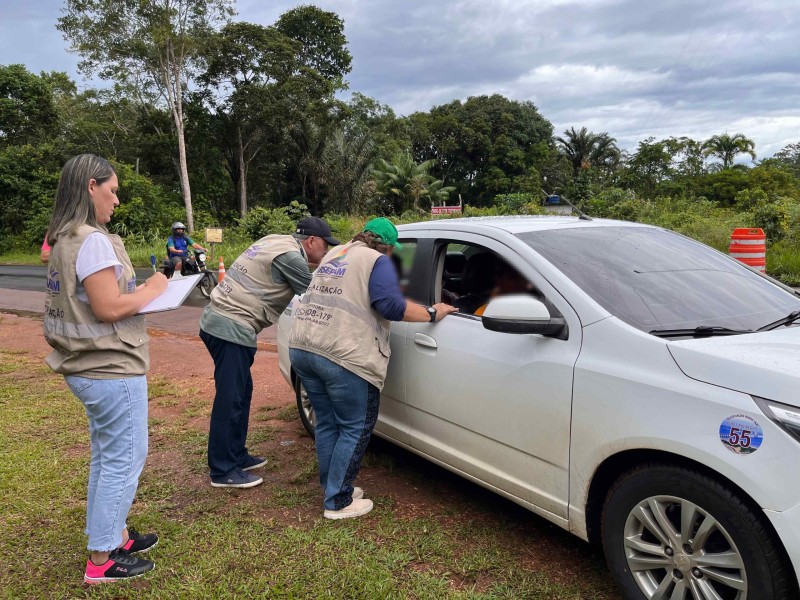 Arsepam realiza blitz e constata irregularidades em táxis intermunicipais de Novo Airão