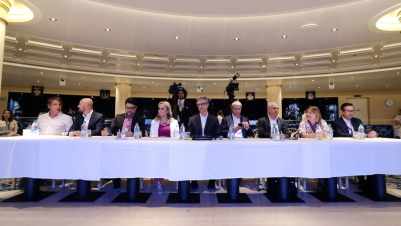 Ministra do Turismo se reúne com representantes do setor de cruzeiros marítimos