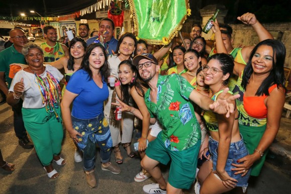 Governadora em exercício Priscila Krause marca presença no Carnaval de Igarassu
