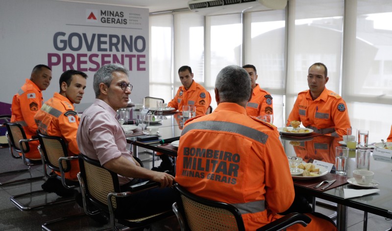 Governador recebe bombeiros que atuaram no resgate de vítimas na Turquia e na Síria