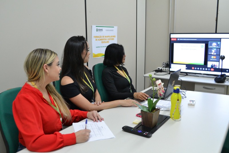 Seduc promove formação em boas práticas para manipuladores de alimentos em escolas