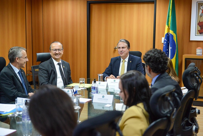 Governador consegue renovação de compromisso para federalização da Furb