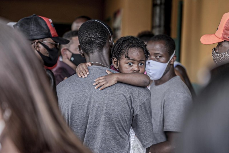 Governo discute criação de fluxos de atendimento para migrantes e refugiados com entidades