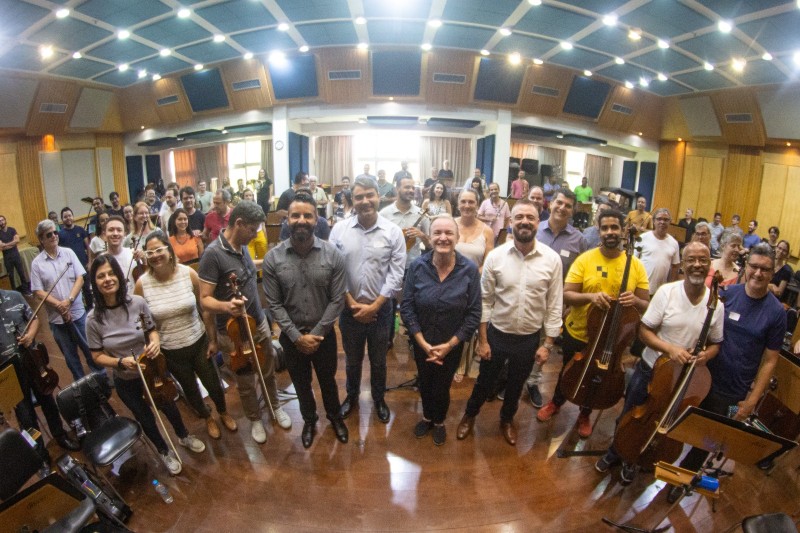 Ligia Amadio é primeira mulher como regente titular da Orquestra Sinfônica de Minas Gerais