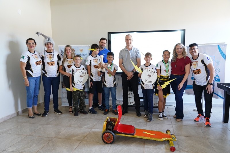 Equipe Emma Tech apresenta criação de projetos de robótica