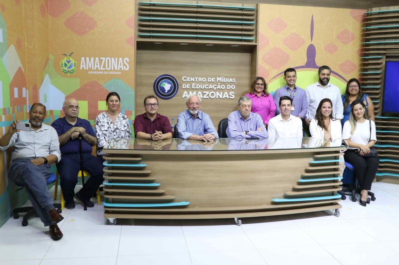 Centro de Mídias de Educação do Amazonas recebe visita de ativista internacional pela Amazônia, Marcus Nobel