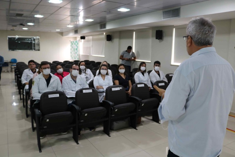 FCecon recepciona sete novos médicos residentes