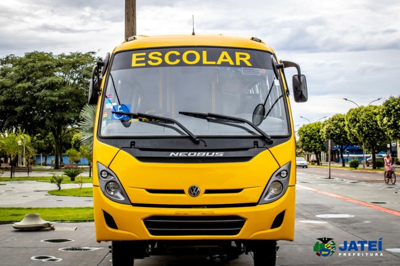 Prefeito Eraldo Jorge Leite entregou mais um Ônibus Escolar (adquirido com recurso próprios).