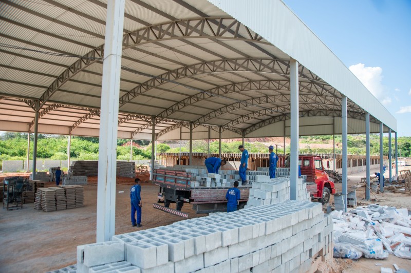 Obras e espaços públicos de Igarapé e Betim contam com a mão de obra de mais de 60 presos