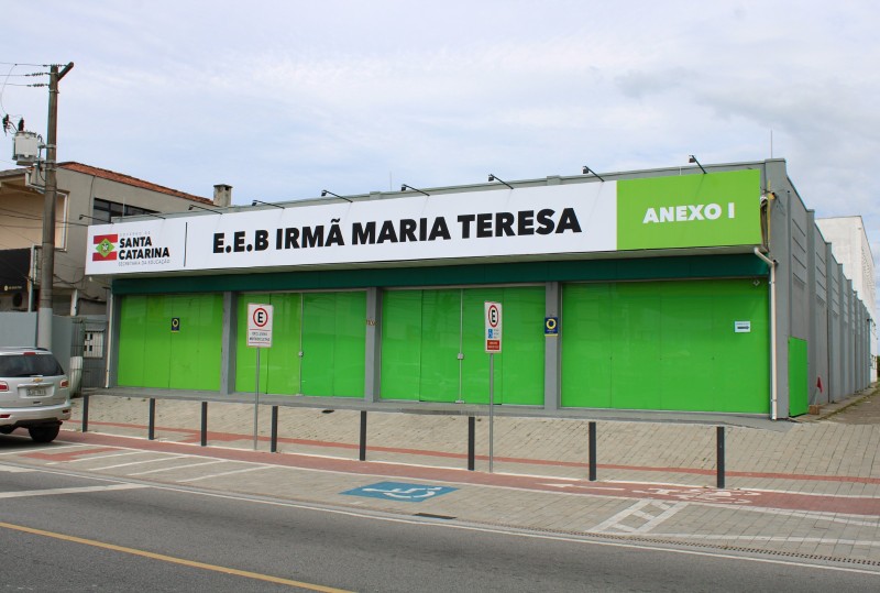 Anexo da EEB Irmã Maria Teresa, em Palhoça, recebe melhorias elétricas em suas instalações