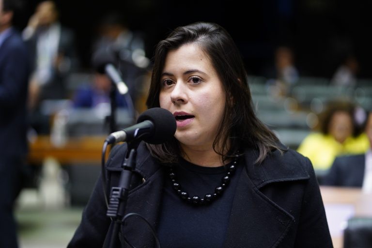 Projeto inclui transfobia na lei que coíbe a violência política contra as mulheres