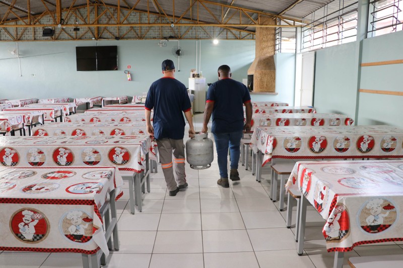 Estado compra 33 mil unidades de gás de cozinha para colégios da rede estadual