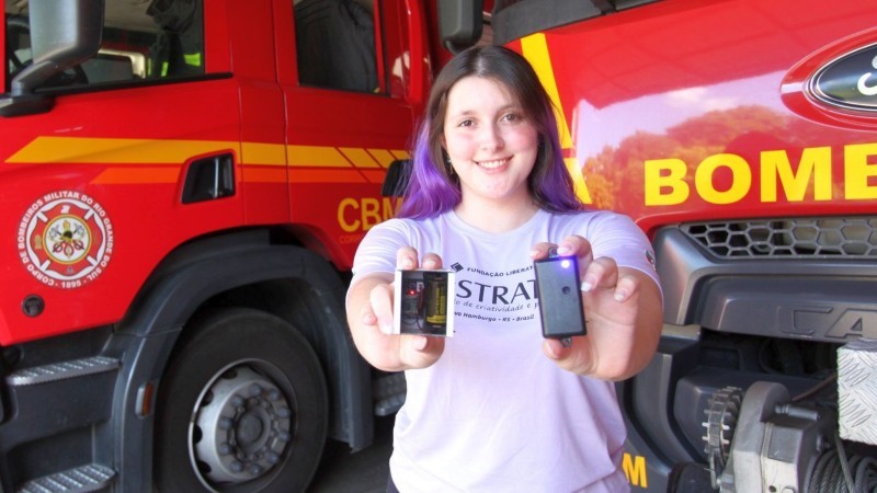 Jovem pesquisadora desenvolve equipamento que ajuda a localizar bombeiros em escombros