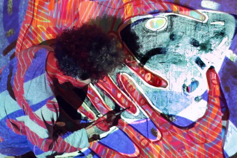MAC convida artista JA Dupont para performance que mescla música, pintura e video-mapping
