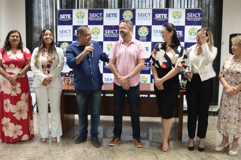 Seict homenageia mulheres empreendedoras com certificado de reconhecimento