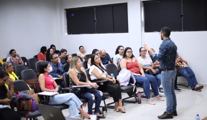 Educação promove formação pedagógica a professores do ensino médio