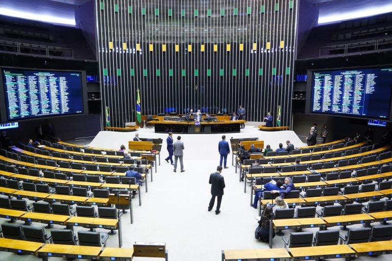 Câmara aprova direito a acompanhante para mulher que realizar exame com sedação