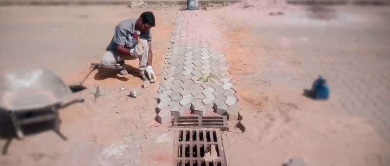Prefeitura realiza manutenção das caixas ralo nas ruas
