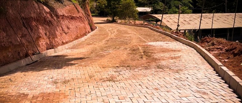 Prefeitura finaliza o calçamento na comunidade de Figueira