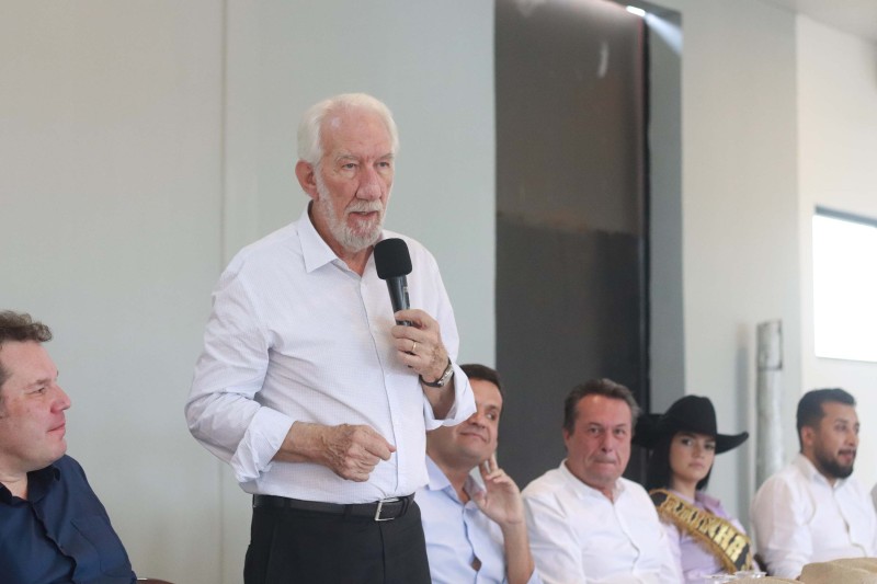 Na ExpoParanavaí, Piana diz que Paraná trabalha para abrir novos mercados para seus alimentos