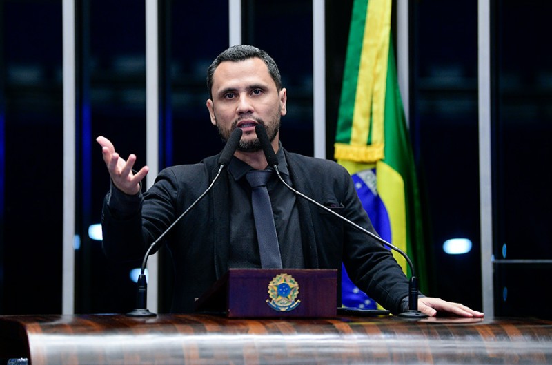 Cleitinho defende redução de tarifas nas contas de energia