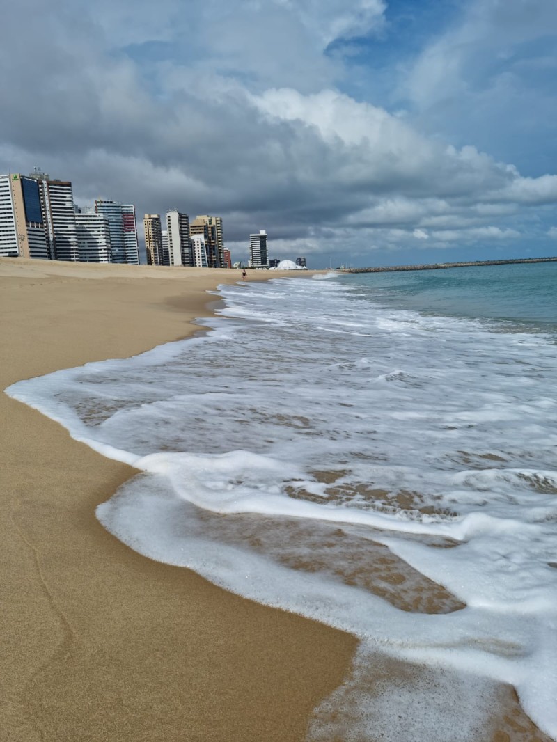 Boletim de Balneabilidade da Semace aponta 12 trechos de praias de Fortaleza estão próprios para banho