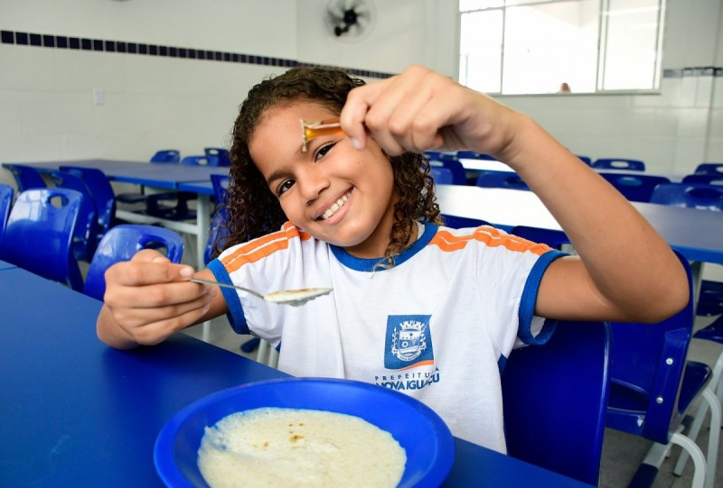 Mel de abelha ganha cada vez mais espaço no cardápio das escolas de Nova Iguaçu