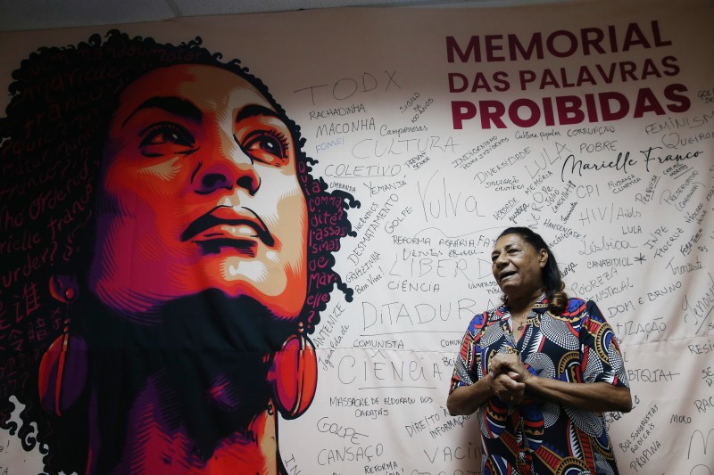 Mãe de Marielle Franco visita Memorial das Palavras Proibidas da EBC