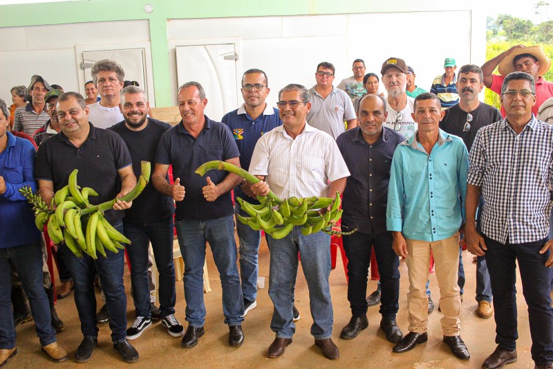 Governo do Acre leva tecnologia para produtores de banana do ramal Campo Novo