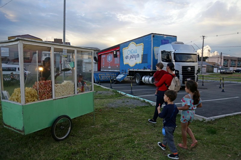 Cinema na Praça encerra semana de sucesso nos bairros da Capital