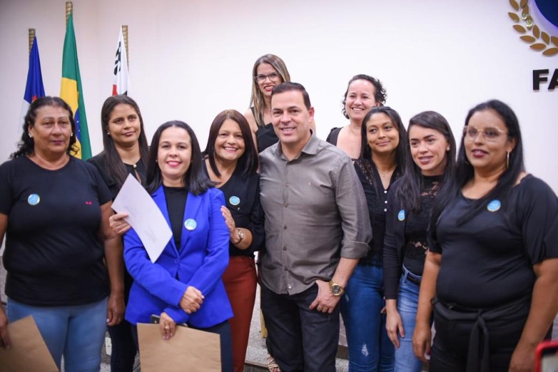 Prefeitura entrega certificados do Qualifica Mais Progredir