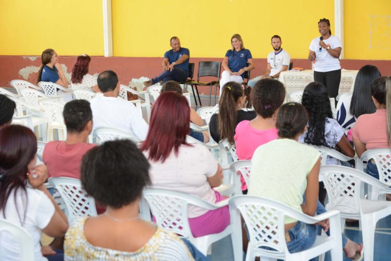 Cras Pedrinhas orienta famílias atendidas pela Pastoral Nossa Senhora das Graças sobre programas sociais