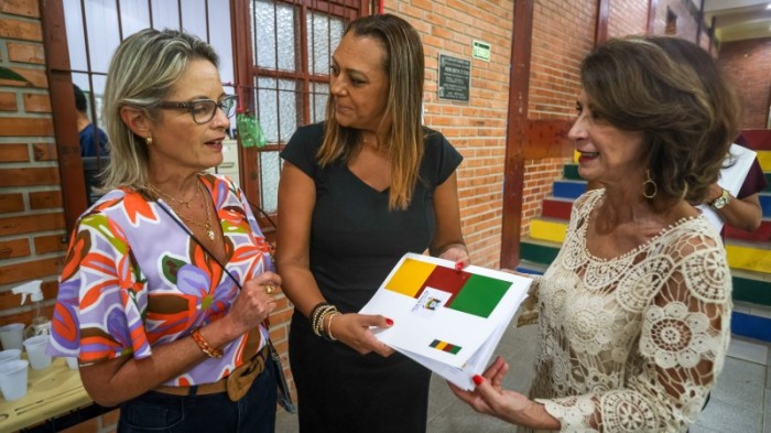 Governo entrega cadernos do programa Agiliza para orientar obras em escolas