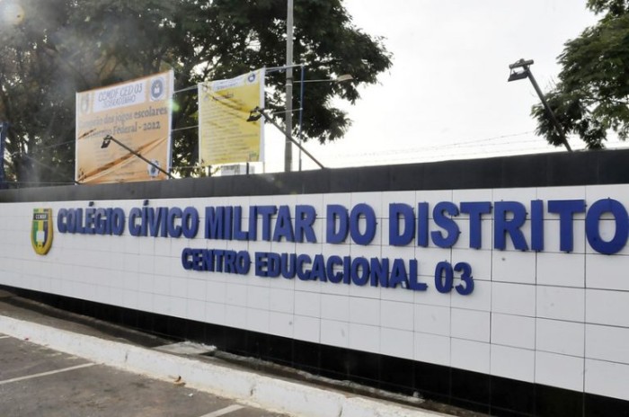 Projeto revoga programa de escolas cívico-militares do governo Bolsonaro